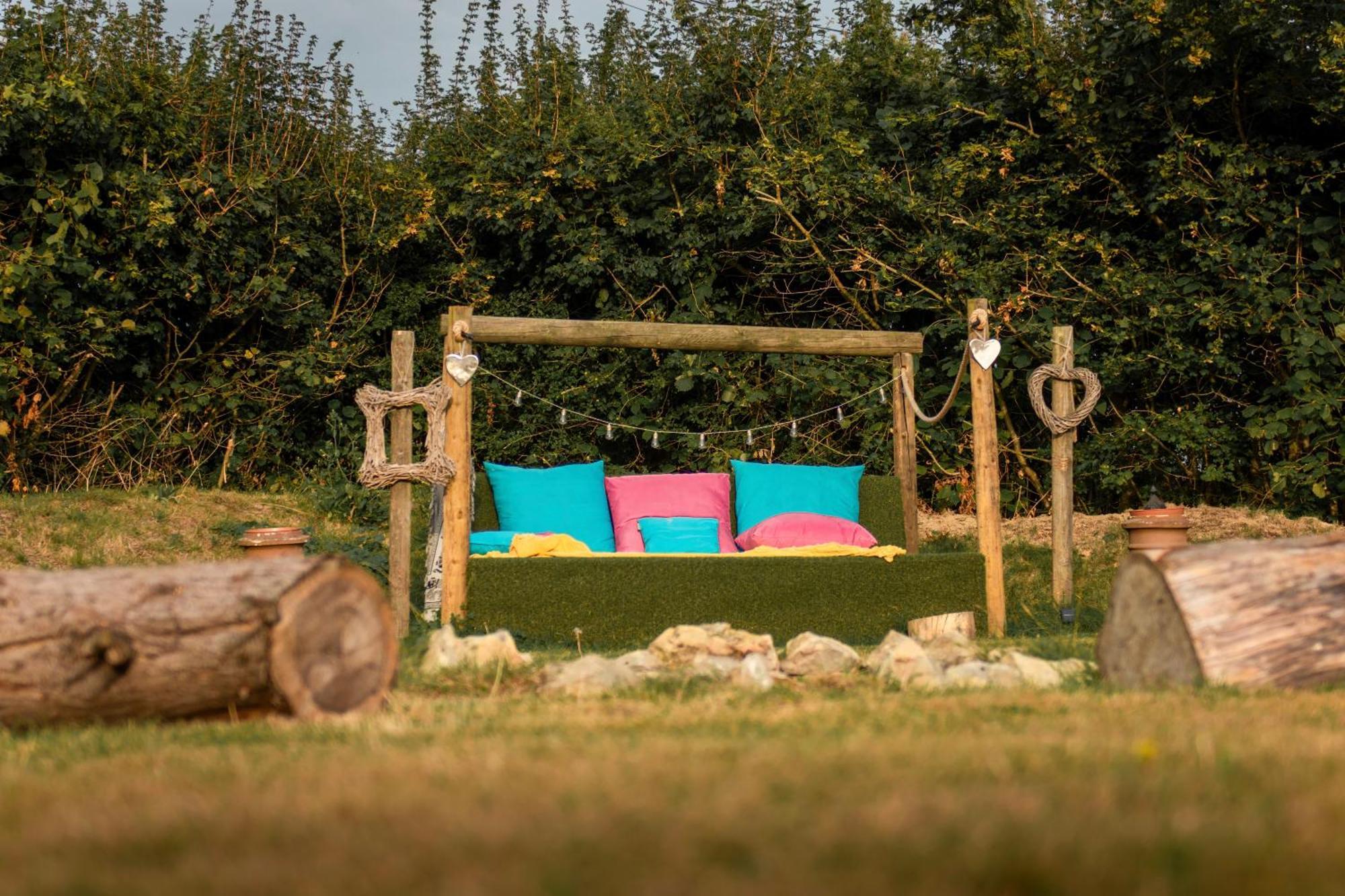 The Follies Glamping Hotel เมดสโตน ภายนอก รูปภาพ